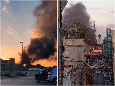 Incendio A Torre Annunziata A Fuoco Capannone Pieno Di Plastica E Stracci