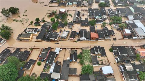 Marinha do Brasil presta apoio à população atingida pelas enchentes