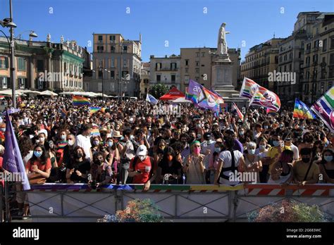 Piazza del sole Fotos und Bildmaterial in hoher Auflösung Alamy