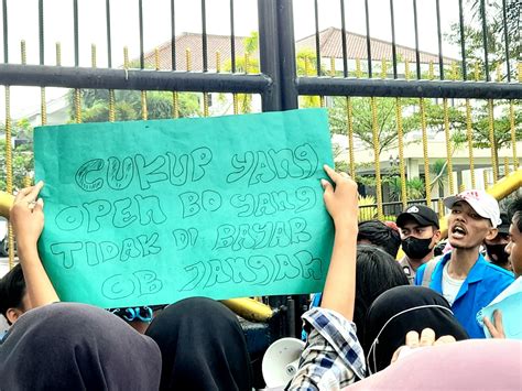 Diduga Korupsi Honor OB Dan Pamdal Seruan Tangkap Roni Menggema Di