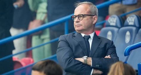 Psg Mercato Une Agente L Che Une Balle Perdue Sur Luis Campos