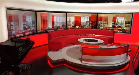 Bbc News Studio / School Report - In Pictures: Virtual BBC News studio ...