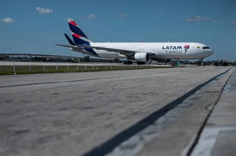 Voo Da Latam Deixa Passageiros Feridos Na Nova Zel Ndia