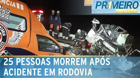 Acidente entre caminhão e ônibus deixa ao menos 25 mortos na Bahia