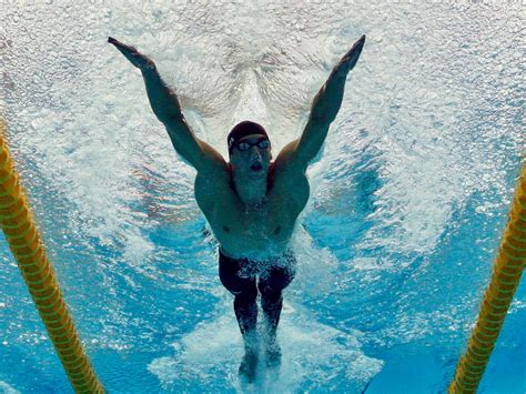 Michael Phelps Swimming Underwater