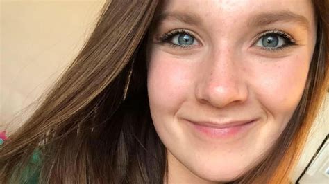 Profesora hot le mandó fotos desnuda a uno de sus alumnos