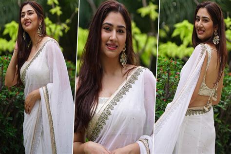 Actress Disha Parmar looks beautiful in a white saree - The Live Ahmedabad