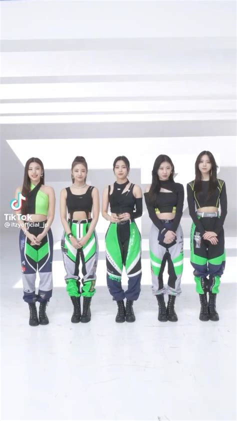 Itzy On Japan Tik Tok Voltage Challenge