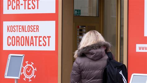 Coronavirus In Deutschland Robert Koch Institut Meldet Erneut Sinkende