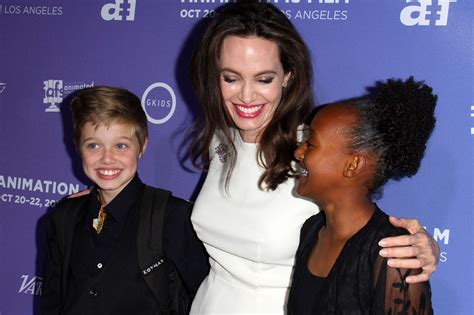 Angelina Jolie Radieuse à Los Angeles Avec Ses Filles Shiloh Et Zahara