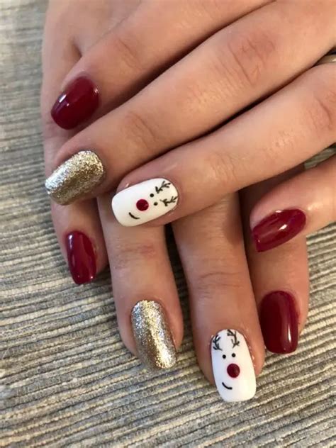 Stunning Winter Nail Art Designs For The Christmas Holidays