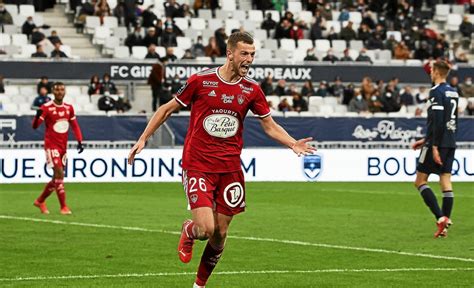 Stade Brestois Stade Brestois Un Quatre La Suite Sign Le Douaron