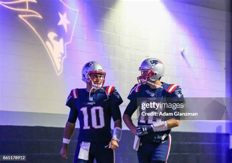 Tom Brady Jimmy Garoppolo Photos and Premium High Res Pictures - Getty ...