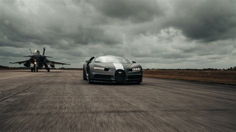 Скачать обои Bugatti front view hypercar Chiron Bugatti Chiron