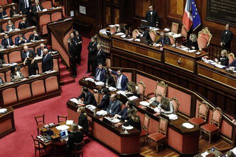 Il decreto sicurezza è stato approvato in Senato Lettera43