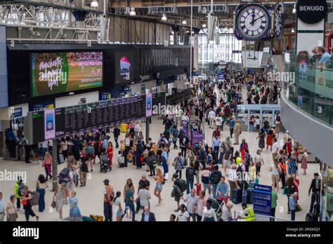 Waterloo Londres Reino Unido De Agosto De Un D A Ajetreado