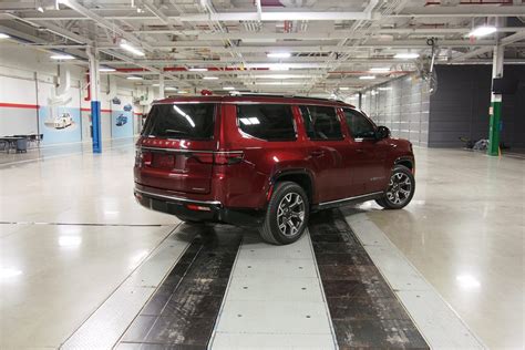 2022 Jeep Wagoneer: Boxy and bold - CNET