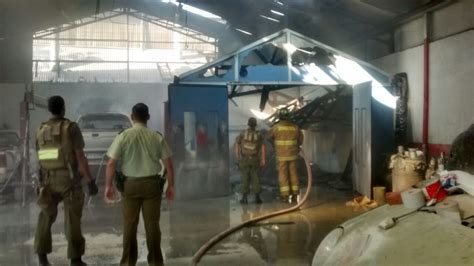 Daños Cuantiosos Generó Incendio en Taller Mecánico en Talca