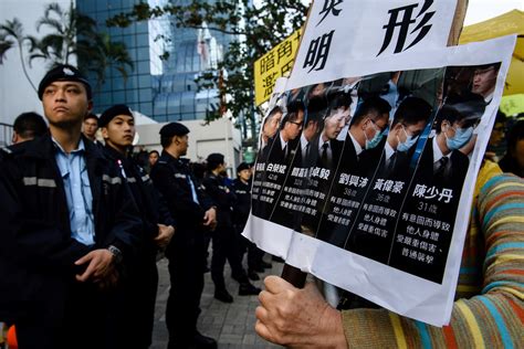 香港民主派议员忧订“辱警罪”进一步挑警民冲突 — 普通话主页