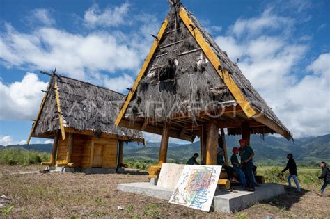 Rumah Adat Tambi Khas Suku Lore Antara Foto