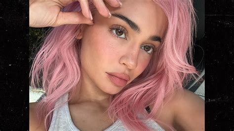 Kylie Jenner Brings Back 2014 King Kylie Era With Bubblegum Pink Hair News Pub