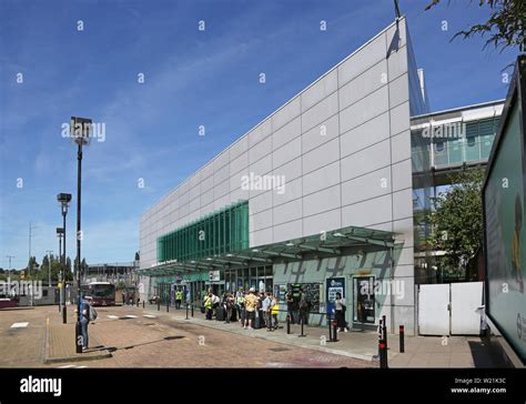 Luton airport bus hi-res stock photography and images - Alamy