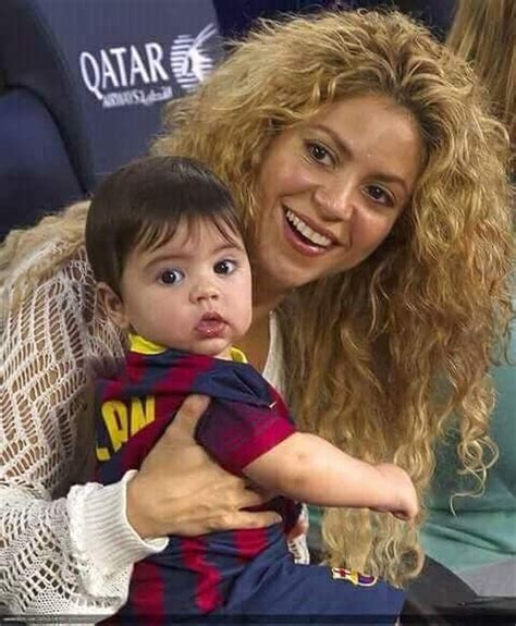 Pin By Shailesh Malkan On General Pins Shakira Celebrity Sightings