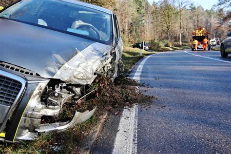 Schorndorf Welzheim Auto Schleudert Bei Gl Tte Mit Sommerreifen In