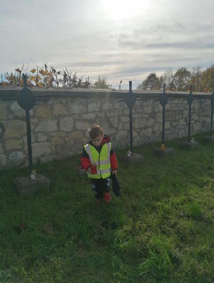 Pami Tamy O Zmar Ych Wyj Cie Na Cmentarz Przedszkole Nr W Pi Czowie