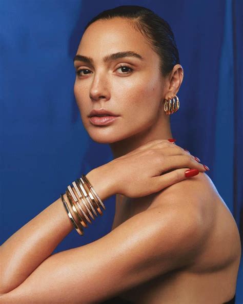 Instagram Gal Gadot Wears A Schlumberger