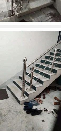 Silver Stainless Steel Staircase Railing For Home Mounting Type