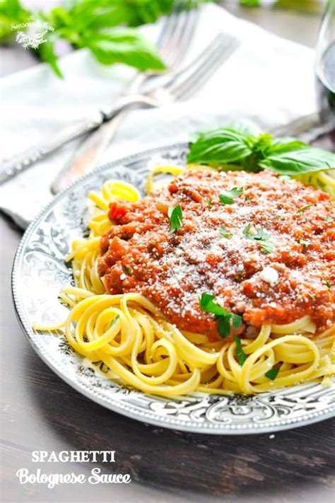 Quick And Easy Spaghetti Bolognese Sauce The Seasoned Mom