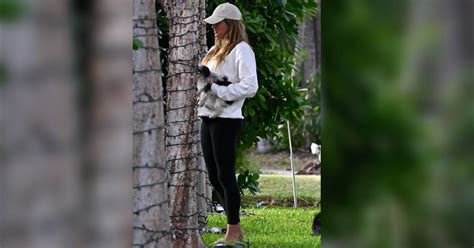 Gisele B Ndchen Reveals Growing Baby Bump Amid Tom Brady S Struggles