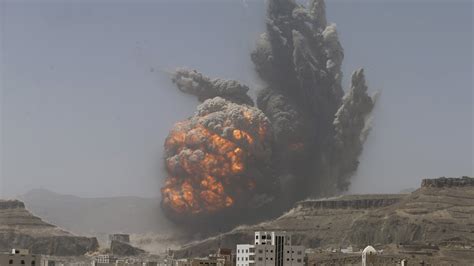 '25 dead' as Saudi airstrike causes massive explosion in Yemen - ITV News