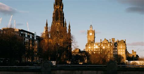 Edinburgh First Discovery Walk And Reading Walking Tour