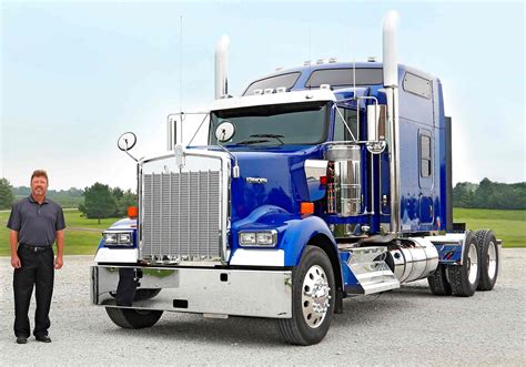 Kenworth Delivers First Icon 900 Tractor