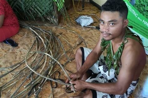 Its Palolo Season In Samoa And Locals Have Just A Few Nights To Hunt