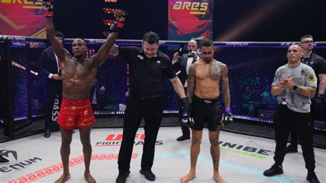 MMA ARES Damien Lapilus s impose face au Brésilien Kruschewsky à Paris