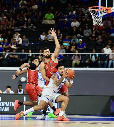 Costa Rica derrota a El Salvador en la primera fase del