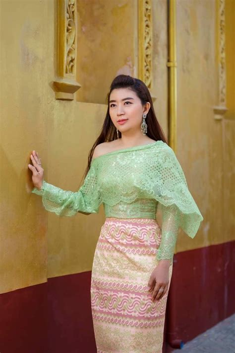 Pin De Ei Thu Zar Thin Em Myanmar Traditional Dress Em 2024