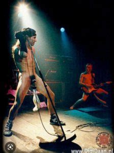 Red Hot Chili Peppers Perform Naked Collectors Realm