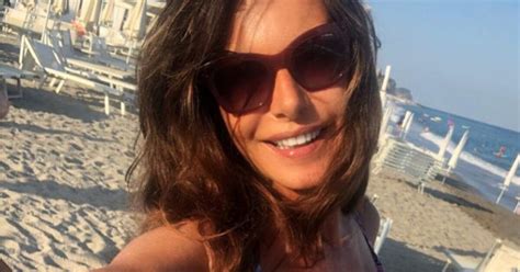 Emanuela Folliero In Bikini Mozzafiato A Anni Svela Un Corpo Da Sogno