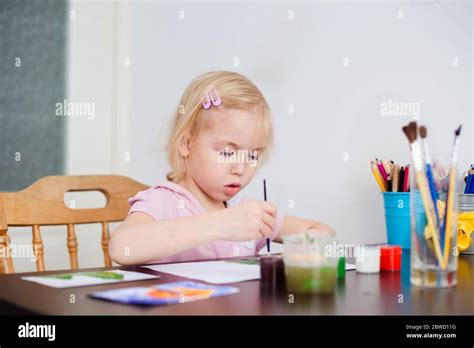 Dessin De Fille Blonde A Lunettes Banque De Photographies Et Dimages Haute R Solution Page