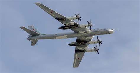 Масований ракетний удар — у РФ злетіли стратегічні бомбардувальники