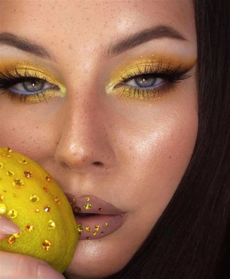 Invite Sunshine Into Your Look With The Yellow Eye Makeup Trend | Fashionisers© - Part 3 ...