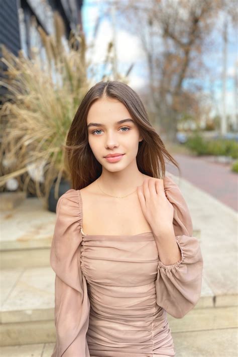 Diana 20 Yo Blue Eyes Brunette Hair ID2192877