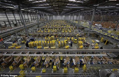 Amazon Warehouse Worker Tests Positive For Coronavirus Daily Mail Online