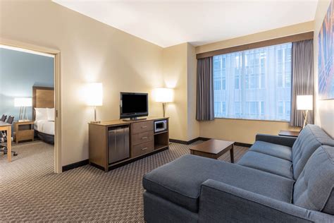 La Quinta Inn & Suites by Wyndham Chicago Downtown | Chicago, IL Hotels