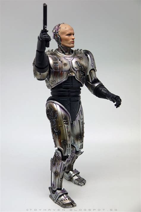 Toyhaven Hot Toys MMS Th Scale RoboCop Battle Damaged Version Collectible Figure Review II