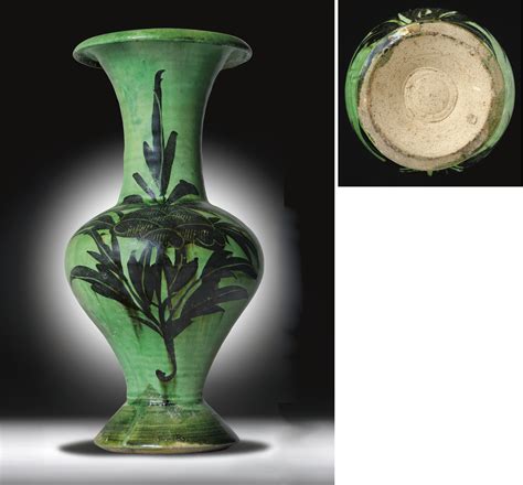 AN OUTSTANDING CIZHOU GREEN GLAZED PAINTED BALUSTER VASE SONG JIN